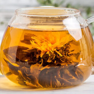 Grüntee-Blumen mit Ringelblume